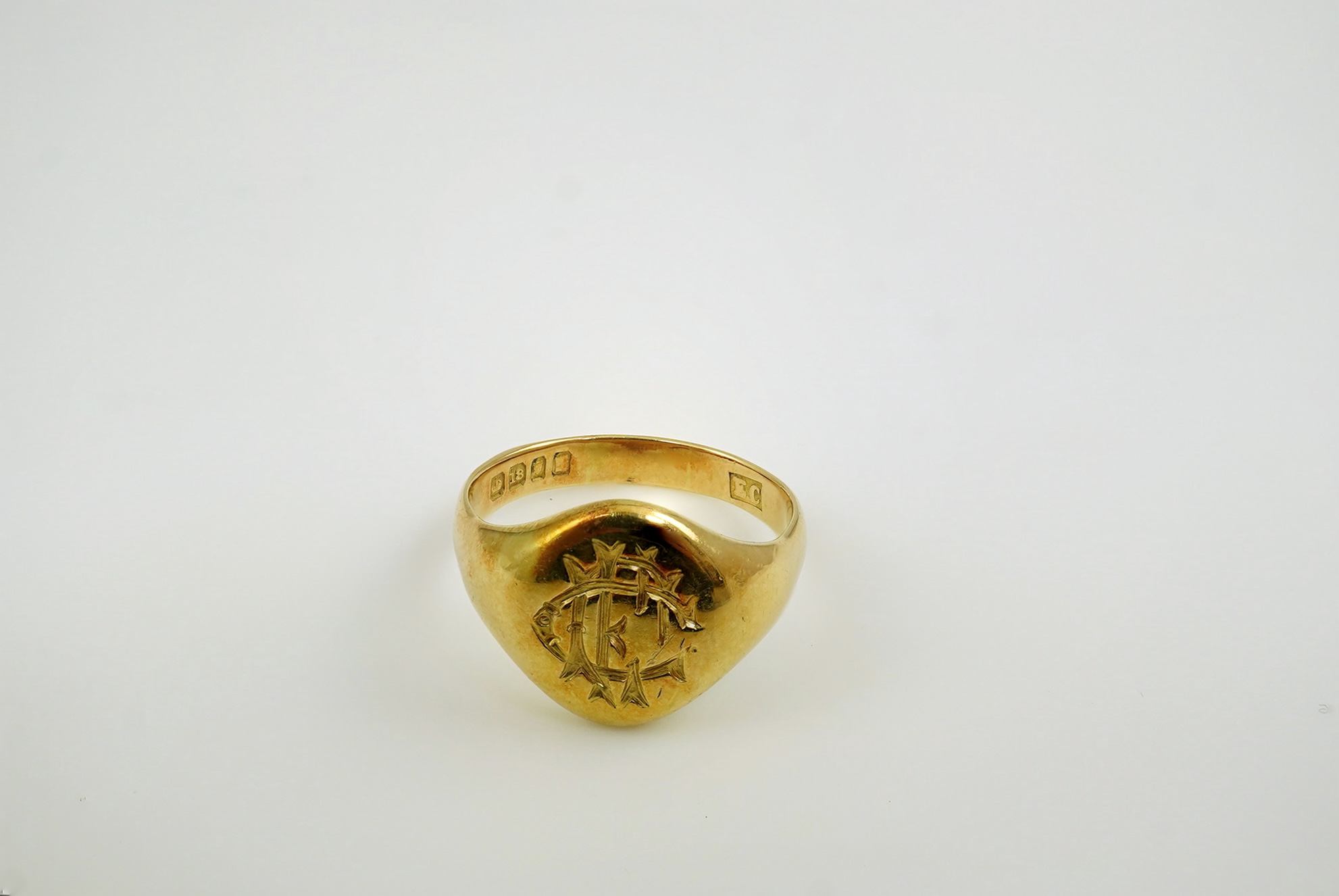 An early 20th century 18ct gold signet ring